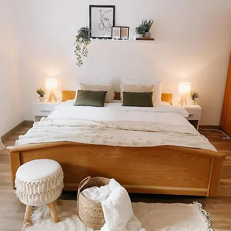 Apartmán Cozy 2-bedroom Boho-themed Caransebeş